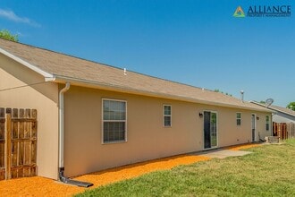 3884 Fox Ridge Dr in Manhattan, KS - Building Photo - Building Photo