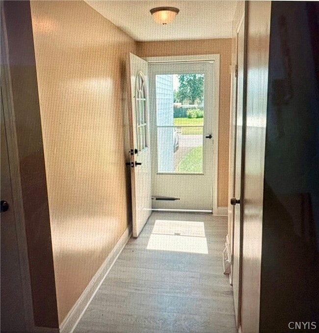 8050 Lucas Dr in Clay, NY - Building Photo - Building Photo