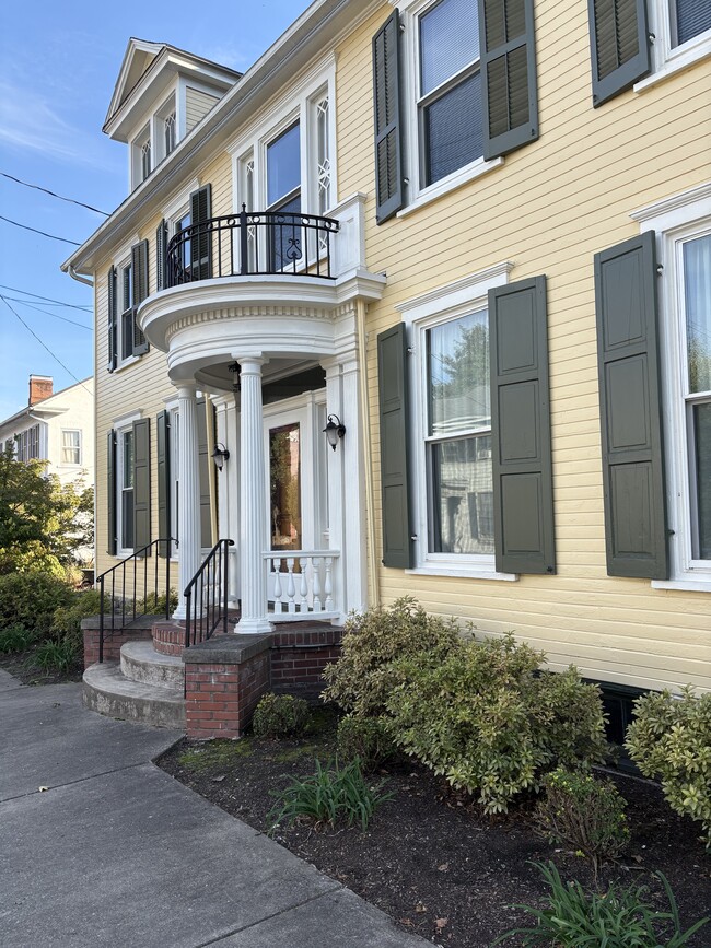 412 Main St, Unit Apt. 1