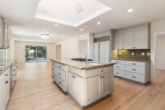 26530 Conejo Ct in Los Altos Hills, CA - Building Photo - Building Photo