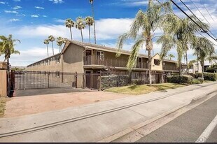 800 N Mollison Ave in El Cajon, CA - Building Photo