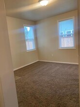 1221 W Franklin St in Shelton, WA - Foto de edificio - Building Photo