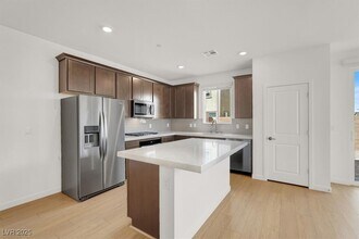 897 Pointe Arbor St in Henderson, NV - Building Photo - Building Photo