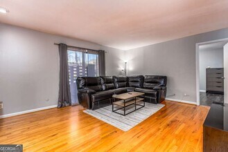 3501 Roswell Rd NE in Atlanta, GA - Building Photo - Building Photo