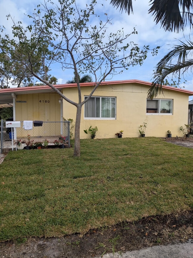 4180 NW 11th Ave in Fort Lauderdale, FL - Building Photo - Building Photo