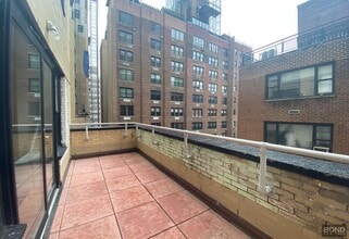 400 E 57th St in New York, NY - Building Photo - Building Photo
