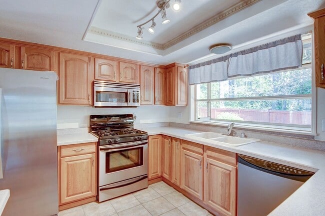 1270 SW Ingleside Ct in Oak Harbor, WA - Building Photo - Building Photo