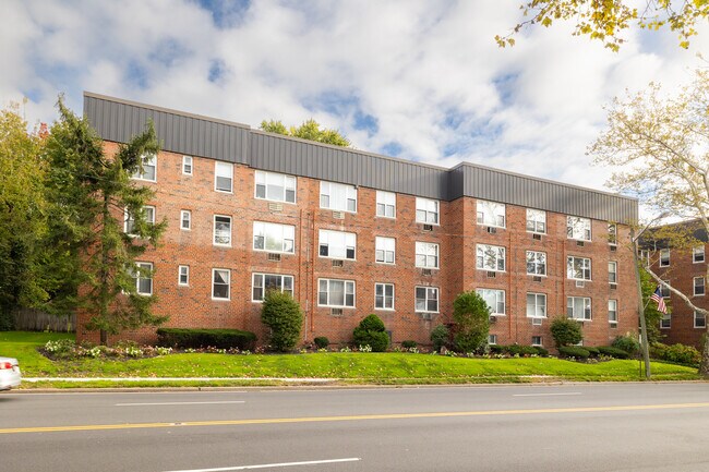 Horizon House in Great Neck, NY - Building Photo - Building Photo