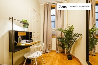 Private bedroom in 3 bed/1 bath Home in New York, NY - Building Photo - Building Photo