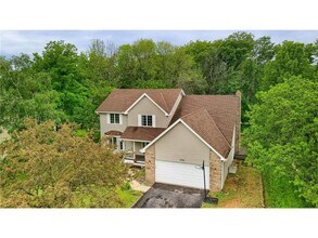 3759 Greensboro Dr in Eagan, MN - Foto de edificio - Building Photo
