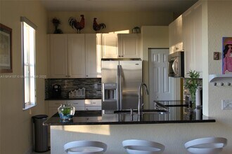 1569 Winterberry Ln in Weston, FL - Building Photo - Building Photo