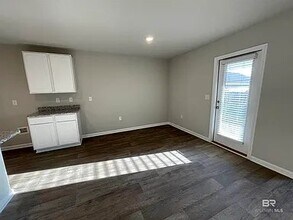 20615 Mercury Dr in Robertsdale, AL - Foto de edificio - Building Photo