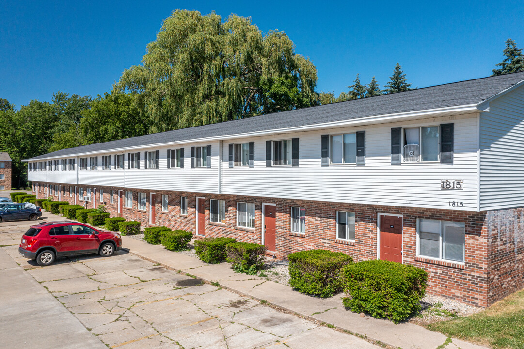 Colony East Apartments in Mt. Pleasant, MI - Foto de edificio