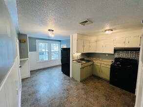 40 Hewitt St in Windham, CT - Foto de edificio - Building Photo