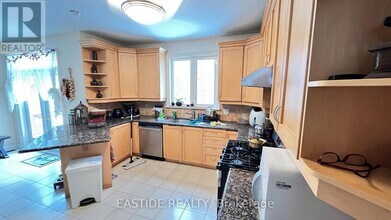 331 Senlac Rd in Toronto, ON - Building Photo - Building Photo