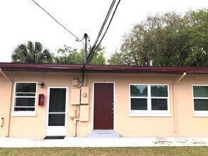 1401 E Alfred St, Unit 4 in Tavares, FL - Foto de edificio - Building Photo