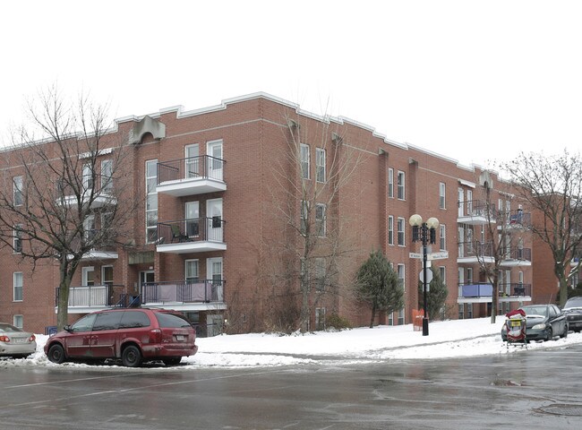 3800 E du Mont-Royal E in Montréal, QC - Building Photo - Primary Photo