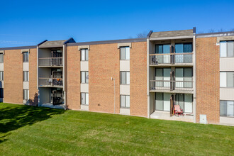 Park Plaza Apartments in Brown Deer, WI - Foto de edificio - Building Photo