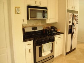 8610 Bob White Dr in Houston, TX - Foto de edificio - Building Photo