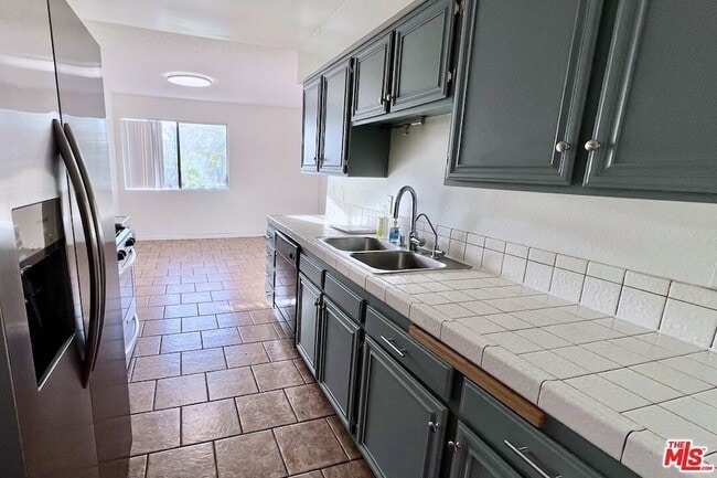 7442 Hazeltine Ave in Los Angeles, CA - Building Photo - Building Photo