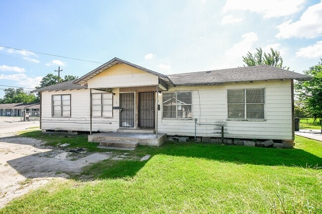 property at 6024 Collingsworth St
