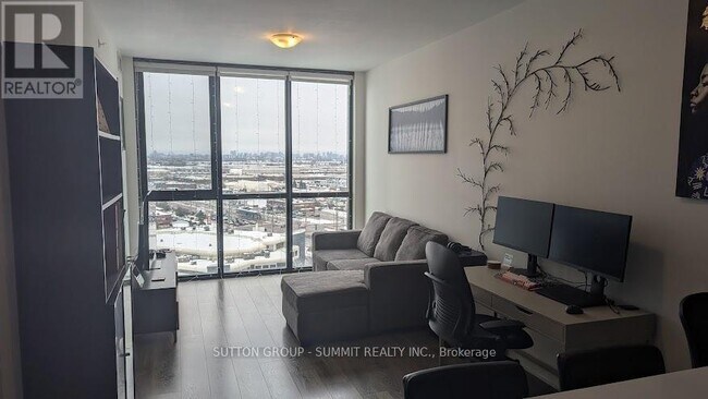 2916 Hwy 7 in Vaughan, ON - Building Photo - Building Photo