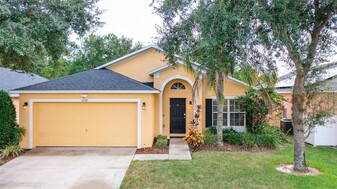 2178 Royal Ridge Dr in Davenport, FL - Building Photo