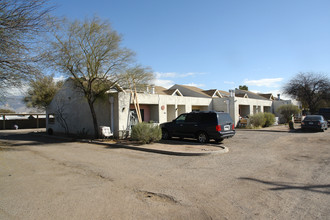 2744 N Country Club Rd in Tucson, AZ - Building Photo - Building Photo