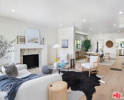 976 Hyperion Ave in Los Angeles, CA - Building Photo