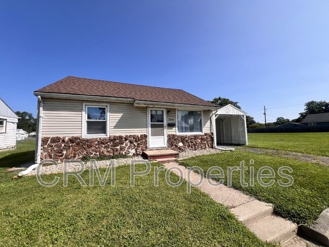 property at 1034 E Elm St