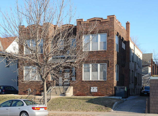 881 St Clair Ave in St. Paul, MN - Foto de edificio - Building Photo