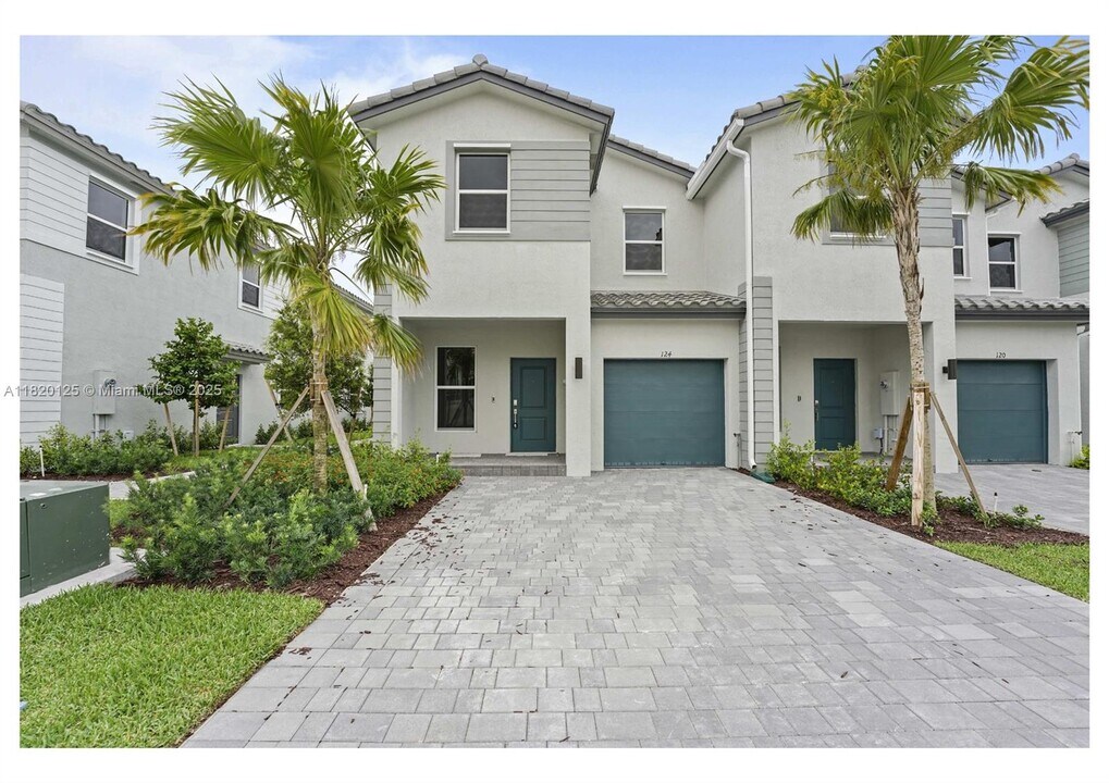 124 SW 184th Way in Pembroke Pines, FL - Building Photo