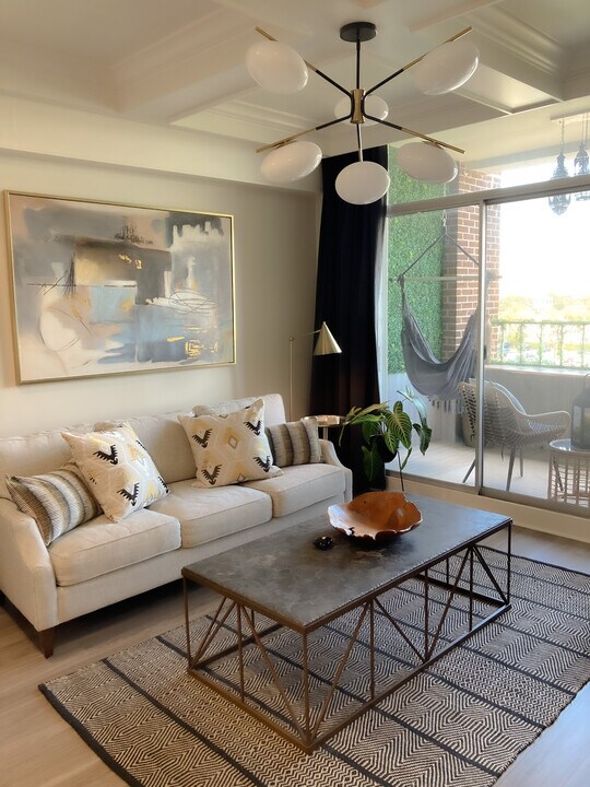 14 Lockwood Dr, Unit 3B in Charleston, SC - Building Photo