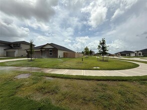 8530 Sandy Coral Ln in Iowa Colony, TX - Building Photo - Building Photo