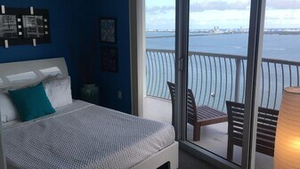 253 NE 2nd St, Unit 1607 in Miami, FL - Building Photo