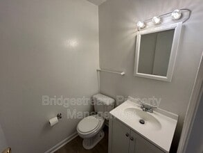 955 Taylorsview Dr in Vandalia, OH - Building Photo - Building Photo