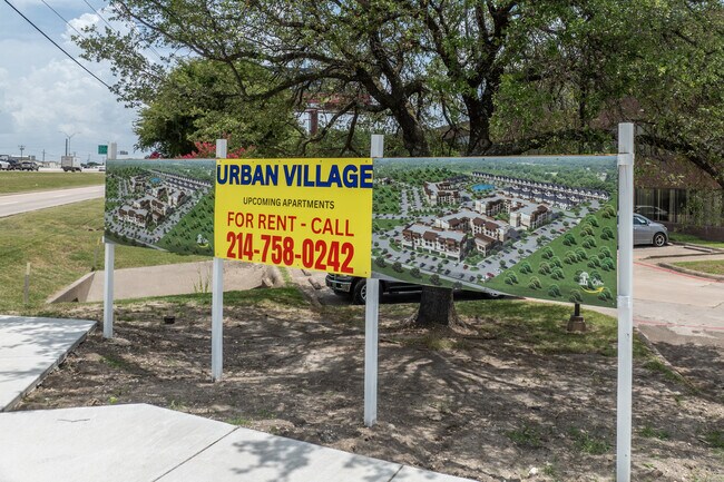 328 Oaks Trail in Garland, TX - Building Photo - Building Photo
