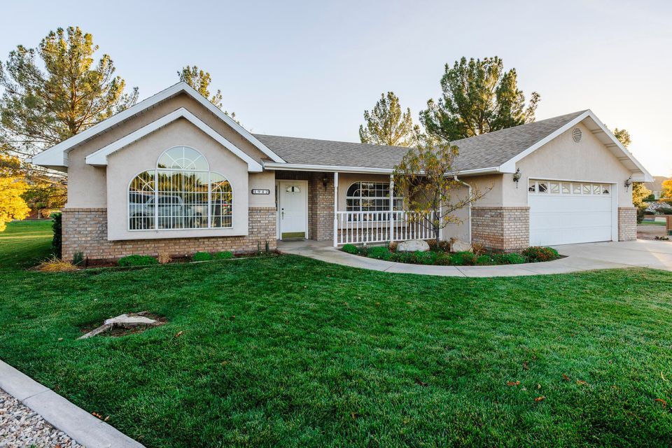 1942 Observation Cir in Saint George, UT - Building Photo