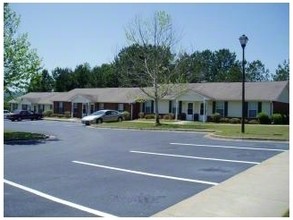 Pigeon Creek Apartments in Manchester, GA - Building Photo - Building Photo