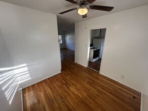 2441 Silver Lake Blvd, Unit 2441-B in Los Angeles, CA - Building Photo - Building Photo