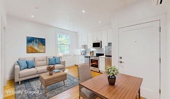 21 Regent Cir, Unit 3 in Brookline, MA - Building Photo
