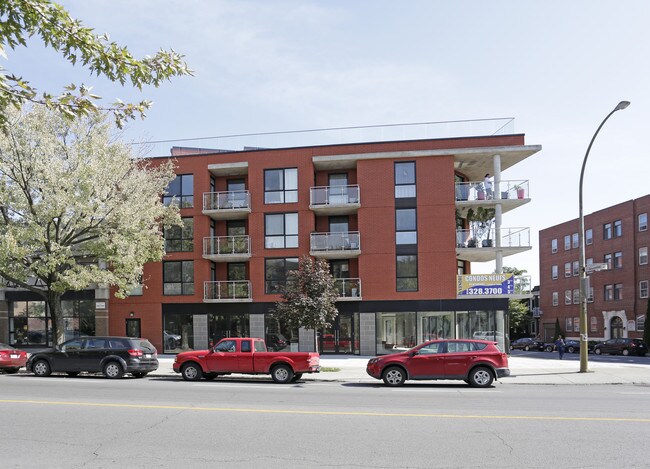 6130 Sherbrooke O in Montréal, QC - Building Photo - Building Photo