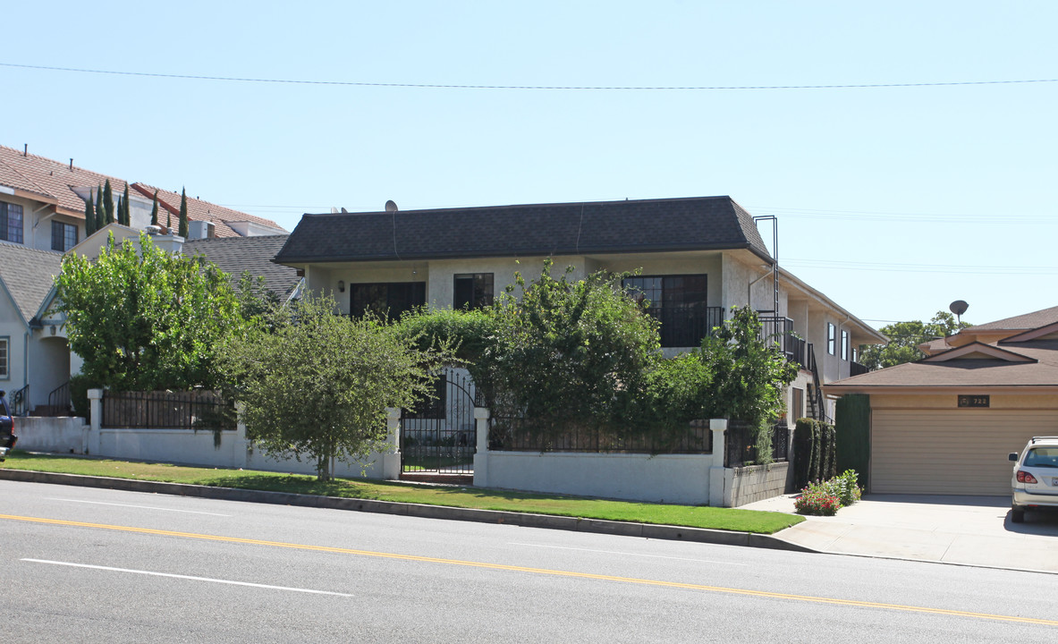 728 E Olive Ave in Burbank, CA - Building Photo