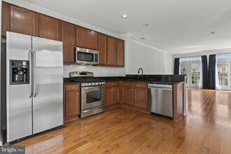 15641 John Diskin Cir in Woodbridge, VA - Building Photo - Building Photo