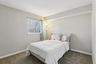 Brookwood Apartments in Indianapolis, IN - Building Photo - Building Photo