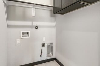 208 Silver Leaf St in Sweeny, TX - Building Photo - Building Photo