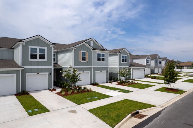 Discovery Trails Townhomes in Middleburg, FL - Building Photo - Building Photo