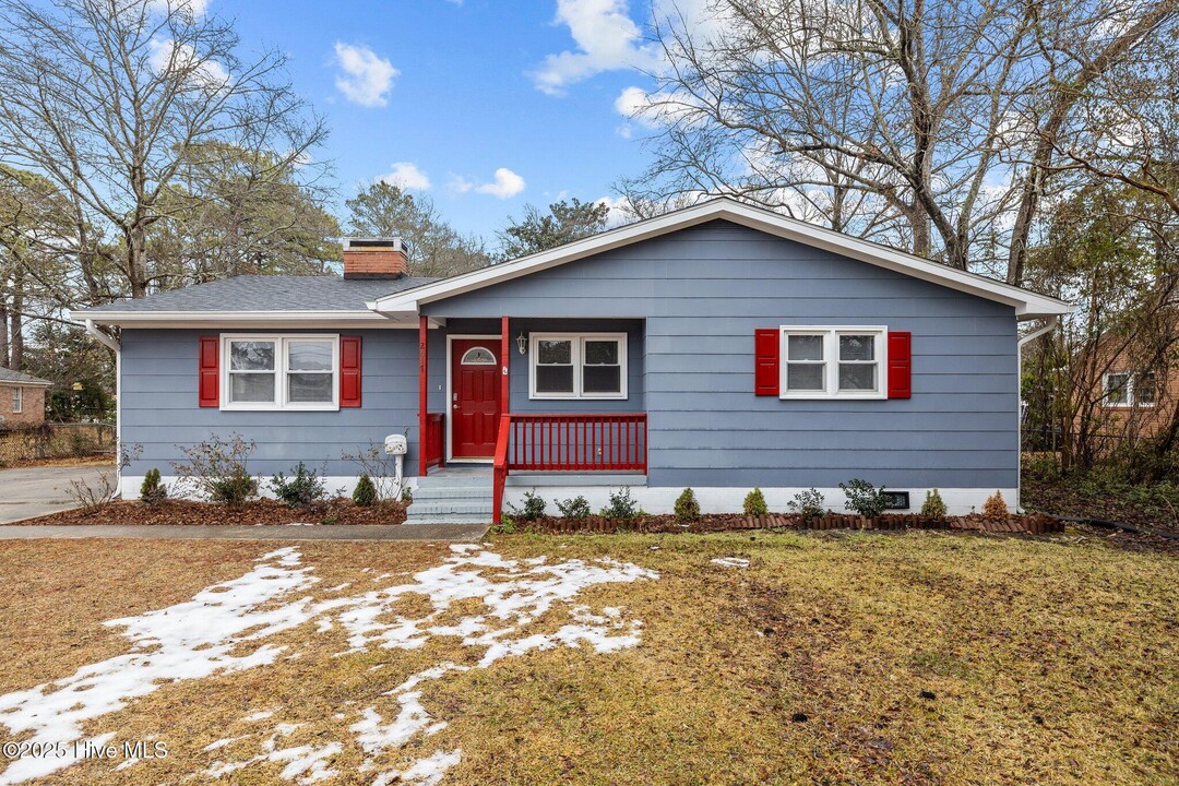 2617 W Forest Dr in Newport, NC - Building Photo