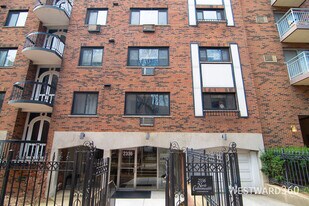 2336 N Commonwealth Ave in Chicago, IL - Building Photo