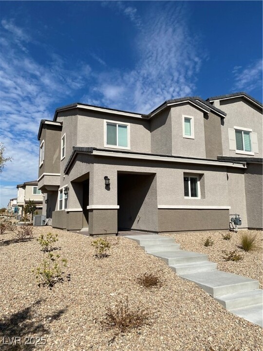 10779 Astell Isle Ct in Las Vegas, NV - Foto de edificio
